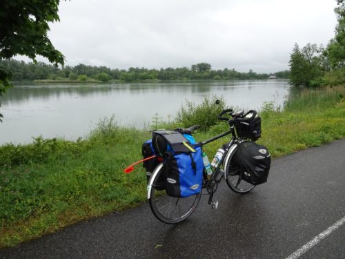 Au bord de la via Rhôna