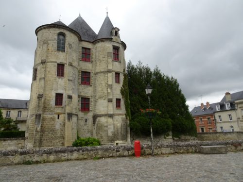 le donjon de Vic-sur-Aisne