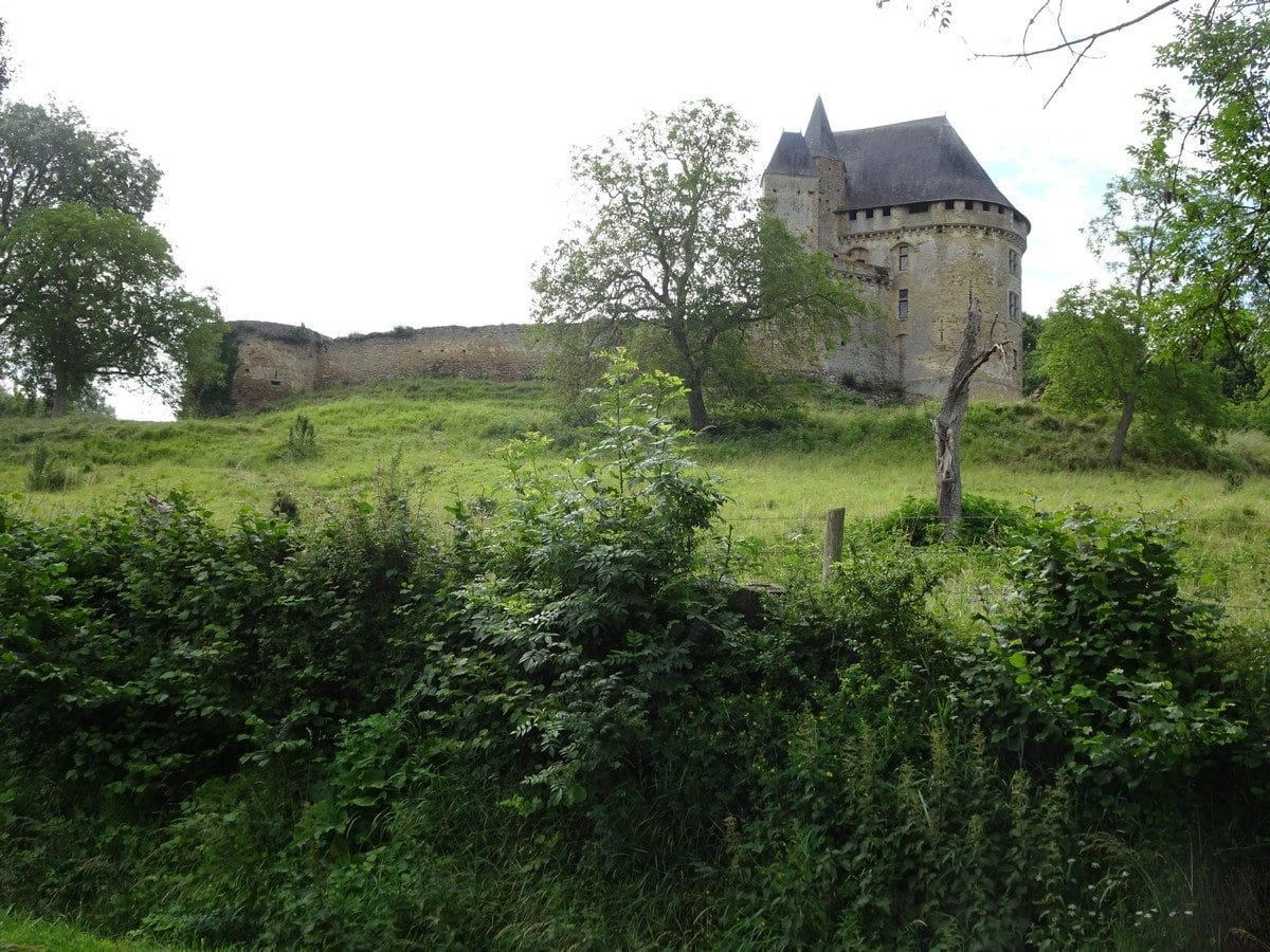 Ballon (Sarthe) le donjon